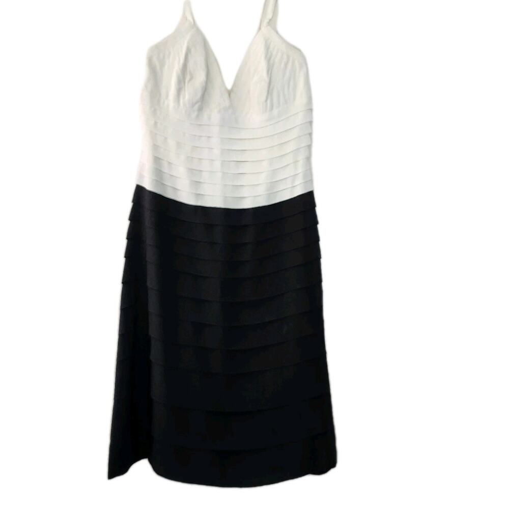 Melina Eng black and white mini dress Size 4 100% Silk Vintage Plisse Bodycon